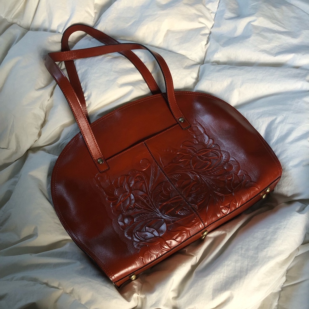 NWOT Patricia Nash Tooled Round Leather Purse